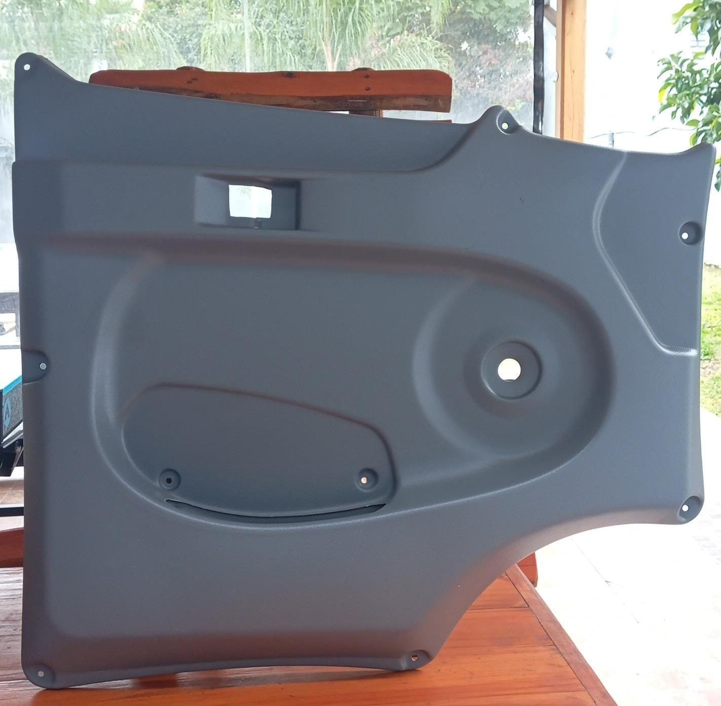 Paneles de puerta para camiones Mercedes Benz - Accesorios M&H Designs