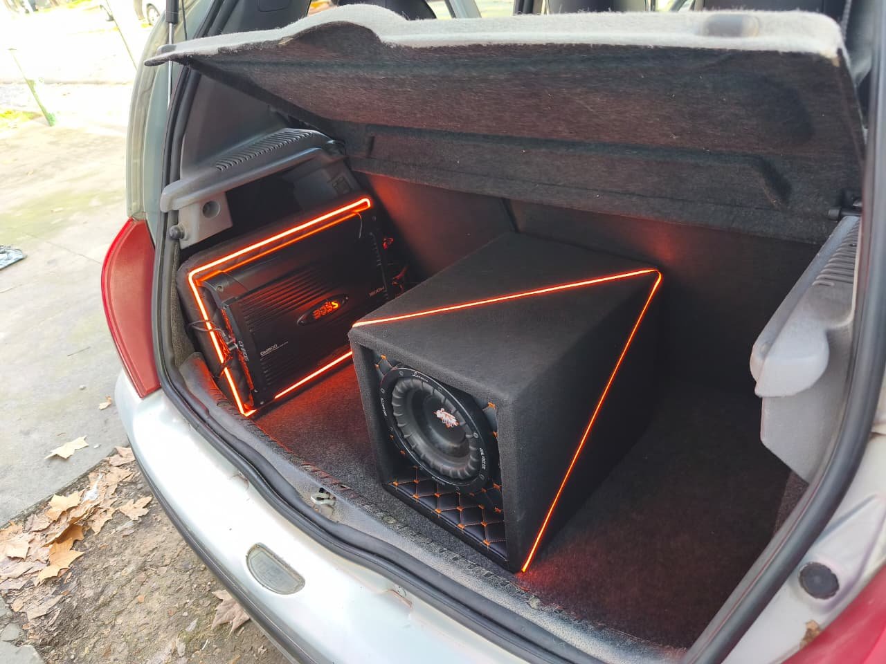 Trabajo de subwoofer - Car audio M&H Designs