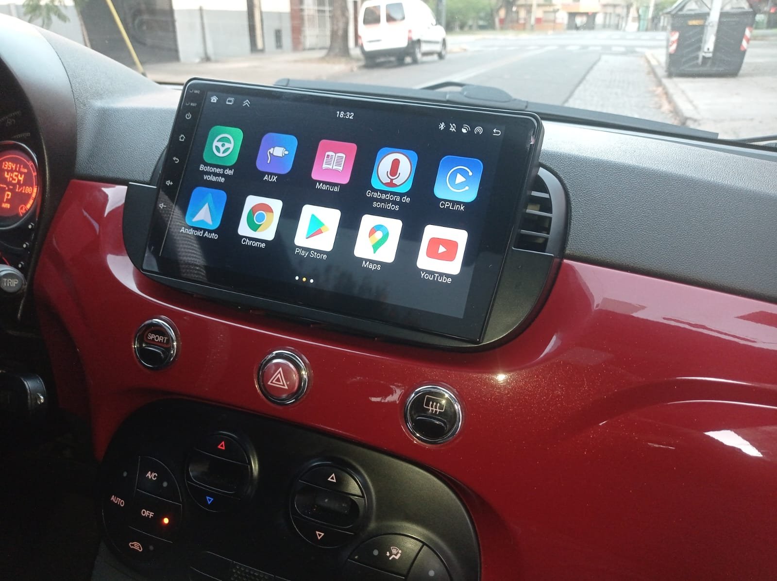 Baul con equipo de audio - Car audio M&H Designs
