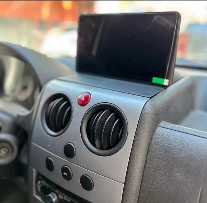 Pantalla para plazas traseras - Car audio M&H Designs