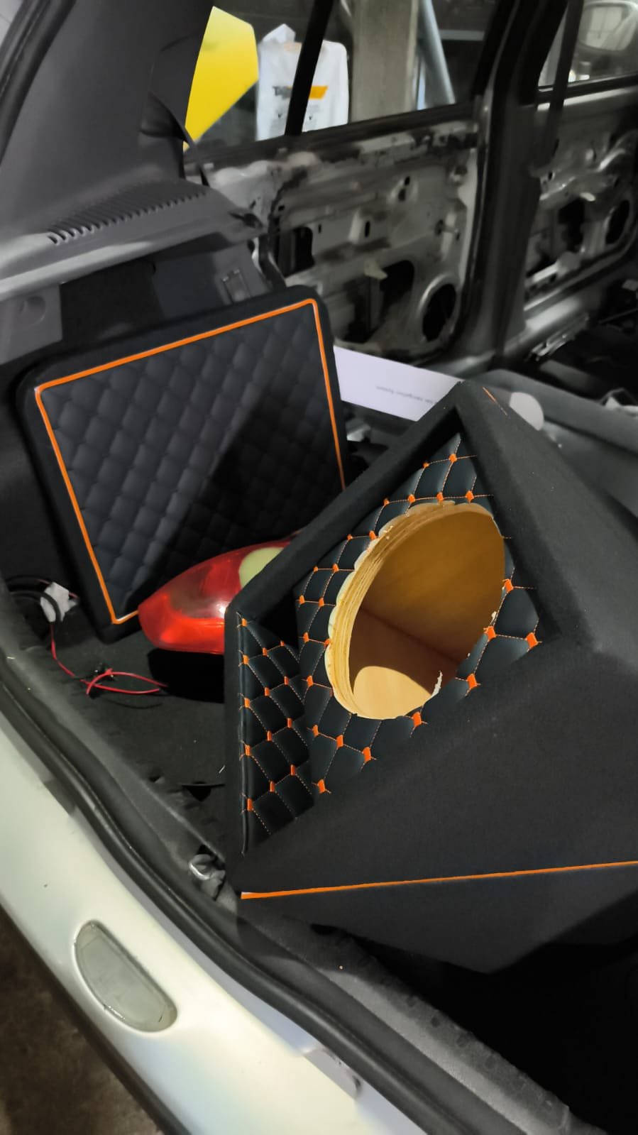 Multimedia instalada en tablero - Car audio M&H Designs