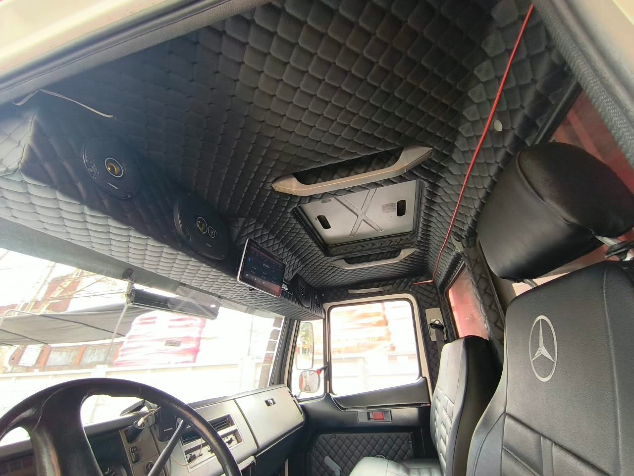 Techo de cabina con tapizado en rombos - M&H Designs